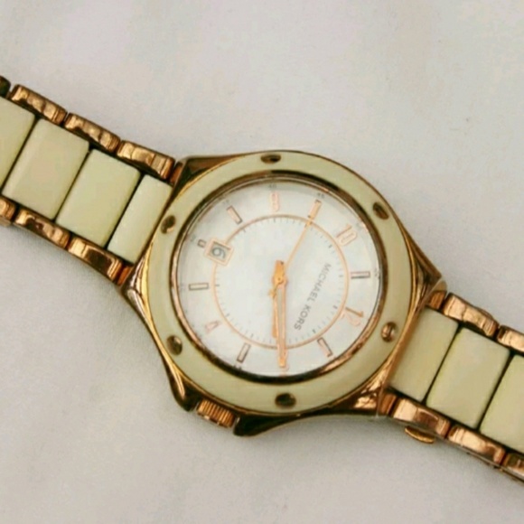 Michael Kors Acrylic & Rose Gold watch - Picture 3 of 3